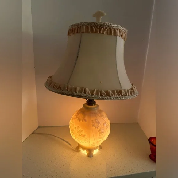 1940s Pink Alacite Aladdin 3way Table Lamp with Original Shade and Finial